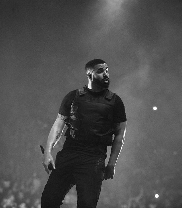 Drake Premium 4K Wallpaper