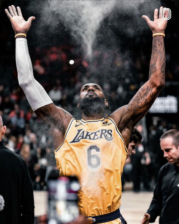 Lebron James Iconic Pre Game Ritual HD Wallpaper